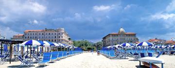 维亚雷焦的海滩酒店