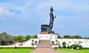 Ban Khlong Naraphirom的公寓