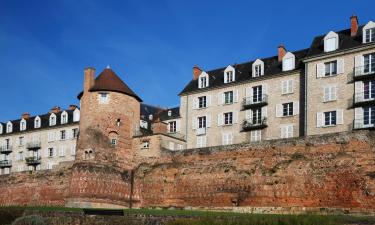 Saint-Christophe-du-Jambet的带停车场的酒店