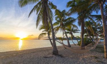 Naukacuvu Island的海滩酒店