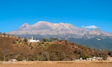 Amecameca de Juárez的带停车场的酒店