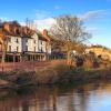 Coalbrookdale的带停车场的酒店