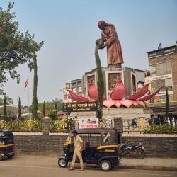 舍地 157家带停车场的酒店