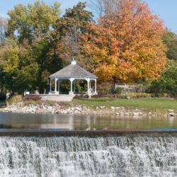 Marinette 8家带停车场的酒店