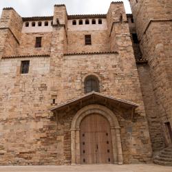 特伦普 3家带泳池的酒店