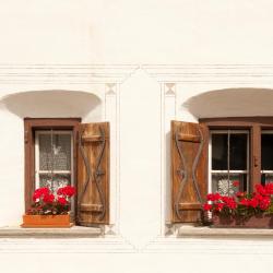 明兴施泰因 3家带停车场的酒店