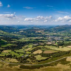 Llangynidr 6家带停车场的酒店