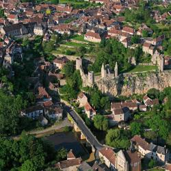 Angles-sur-lʼAnglin 4家带停车场的酒店