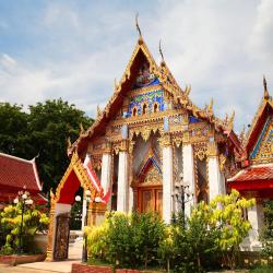 Thanya Buri 4家带停车场的酒店