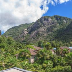 Ponte Brolla 3家乡村别墅