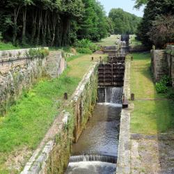 Brinon-sur-Sauldre 12家带停车场的酒店