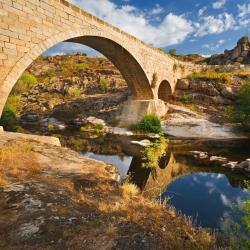 布尔戈翁多 8家带泳池的酒店