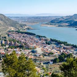 梅基嫩萨 8家带停车场的酒店