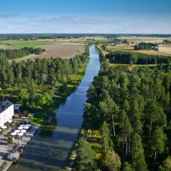 Lyrestad 3家带停车场的酒店