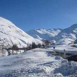 Realp 3家带停车场的酒店