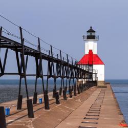 Menominee 3家带停车场的酒店