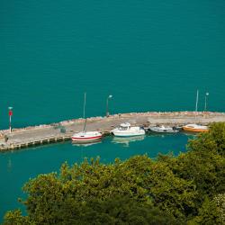 鲍洛通维拉戈什 18家带停车场的酒店