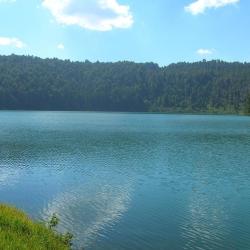 自由城 3家带停车场的酒店