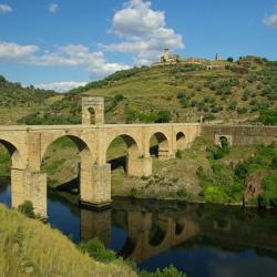 阿尔坎塔拉 3家带泳池的酒店