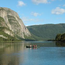 Rysstad 10家带停车场的酒店