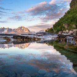 Hansnes 4家带停车场的酒店