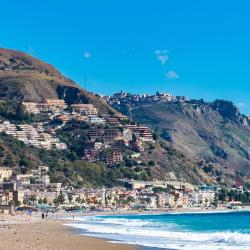 勒托阳尼 8家带泳池的酒店