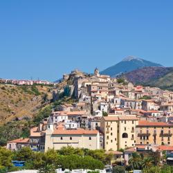 斯卡莱阿 115家带停车场的酒店