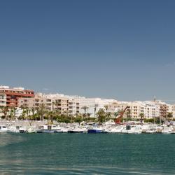 加鲁查 60家带停车场的酒店