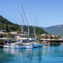 萨米 28家带泳池的酒店