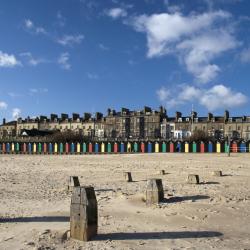 洛斯托夫特 10家带泳池的酒店