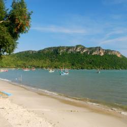 阁帕延岛 7家带泳池的酒店