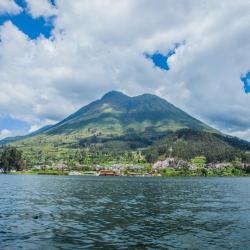 奥塔瓦洛 3家带泳池的酒店