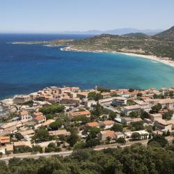 阿尔加约拉 3家带热水浴缸的酒店