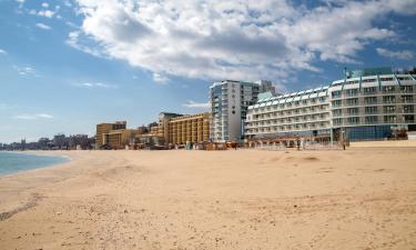 Golden Sands Beachfront的酒店