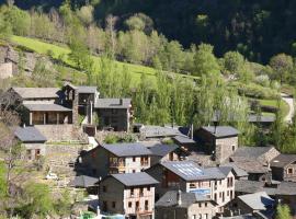 Aparthotel Areu，位于Areu的带热水浴缸的酒店