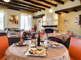 Logis Hôtels Restaurant Le Dauphin，位于萨勒布里的酒店