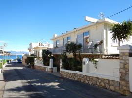Hotel Miramar- Cap d'Antibes - La Garoupe plage，位于昂蒂布的酒店