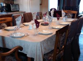 Gite Agricole Les Lilas，位于Saint Wenceslas的带停车场的酒店