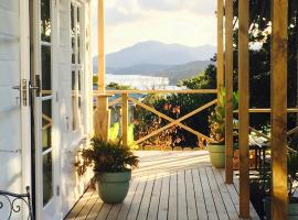 Marriners Luxury Guesthouse，位于Rawene的酒店