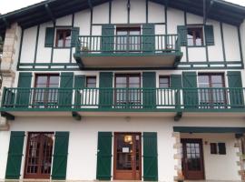 Hotel Mendionde，位于圣皮索内维尔的酒店