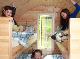 Coach Field Camp，位于Camp的酒店