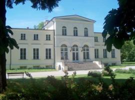 Lama Gold Rezydencja Wojnowo Hotel & Restauracja，位于Murowana Goślina的酒店