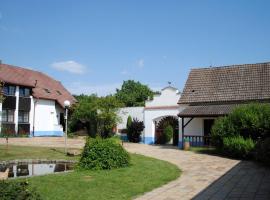 Rekreační Zařízení Nový Dvůr，位于伏尔塔瓦河畔蒂恩的酒店