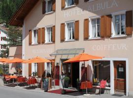 阿尔布拉酒店，位于贝尔金的酒店