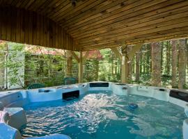 Camping Chalets Spas Pignons Rouges，位于Saint Romain的度假村