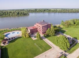 普莱斯提格酒店，位于Belene的带泳池的酒店