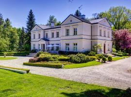 拜里帕拉帕尔兹酒店，位于Palczew的酒店