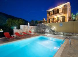 stunning tranquil villa with private pool，位于萨米的家庭/亲子酒店