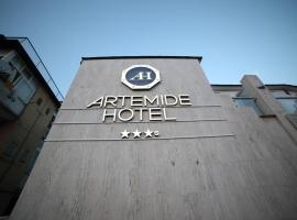 Hotel Artemide，位于阿韦尔萨的酒店