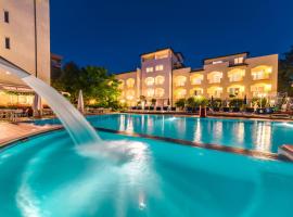 运动及住宿酒店，位于切塞纳蒂科的酒店